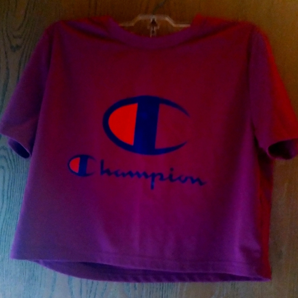 Burgundy cropped Chamption t-shirt